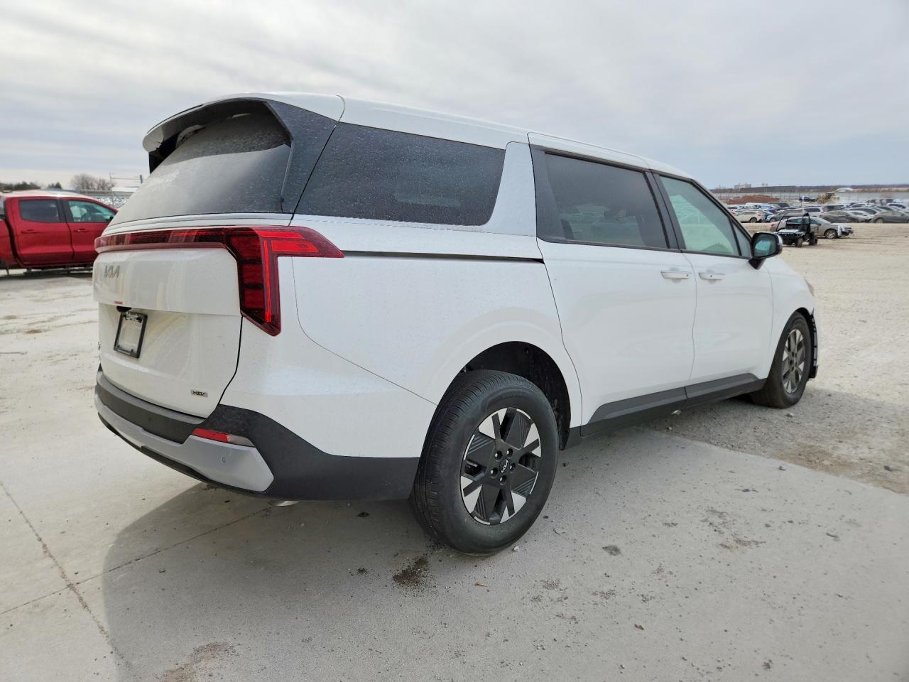 2025 Kia Carnival Lxs - Image 3
