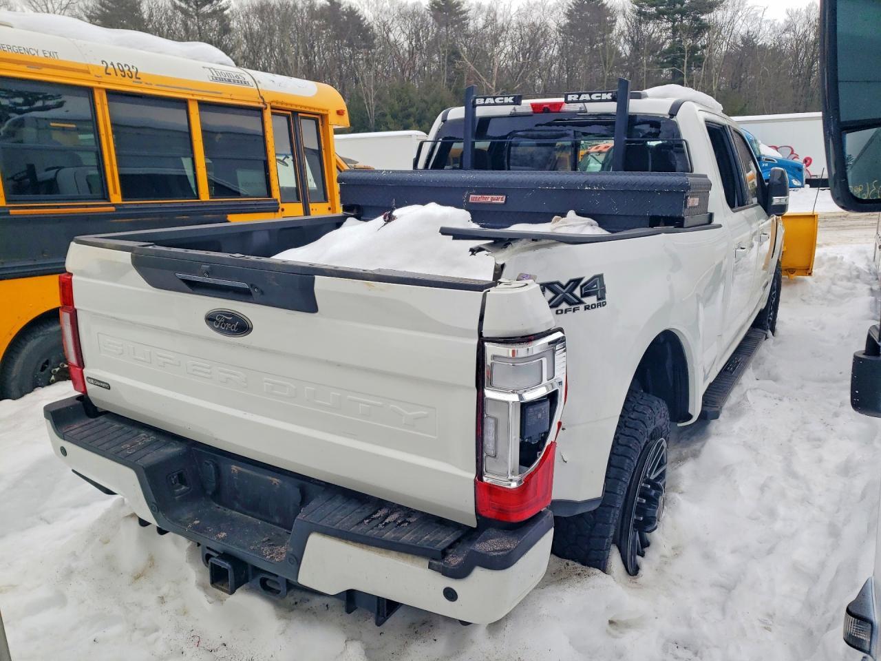 2022 Ford F350 Super Duty - Фото 3
