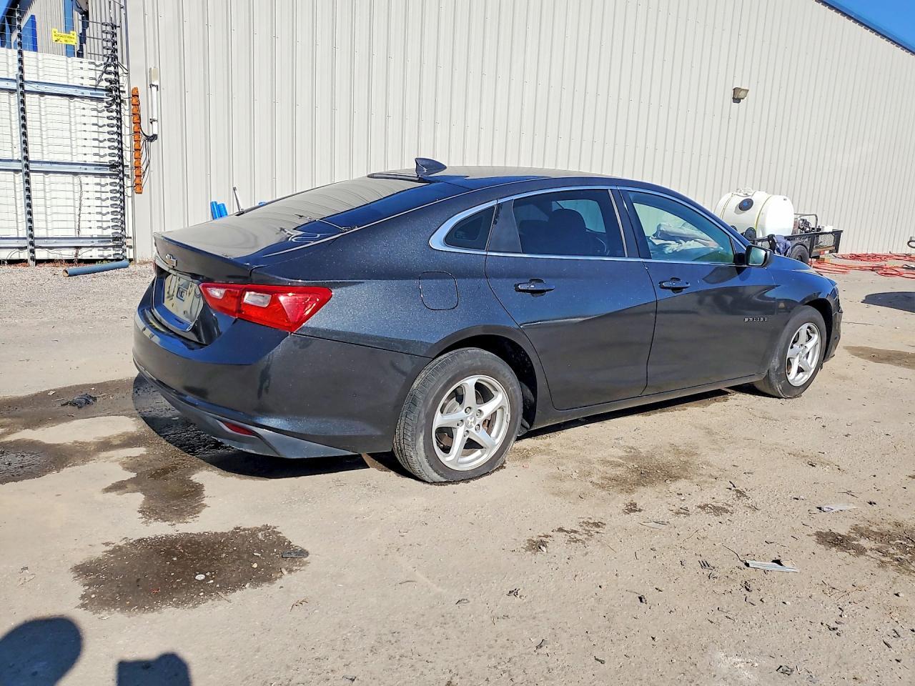 2017 Chevrolet Malibu Ls - Фото 3