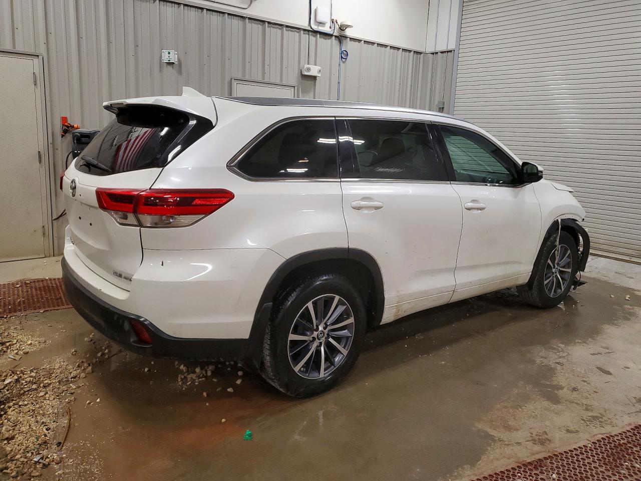 2017 Toyota Highlander Xle - Фото 3