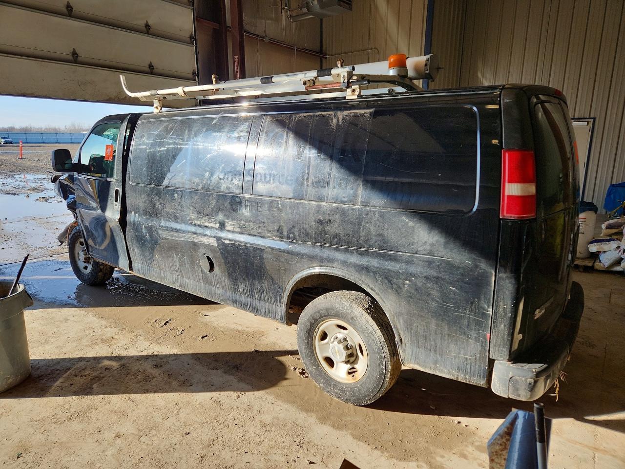 2008 Chevrolet Express G2500 - Image 2