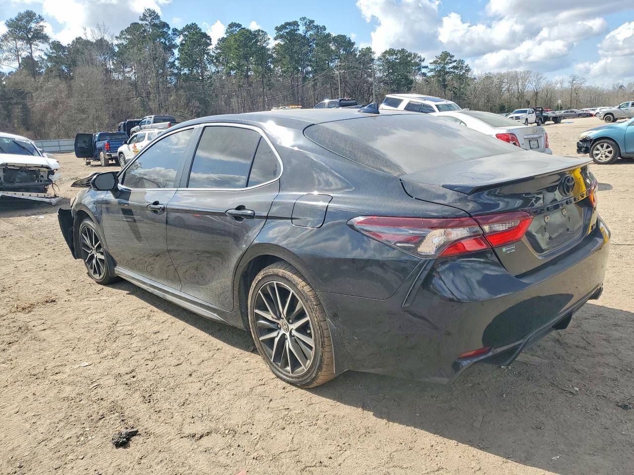2023 Toyota Camry Se - Image 2