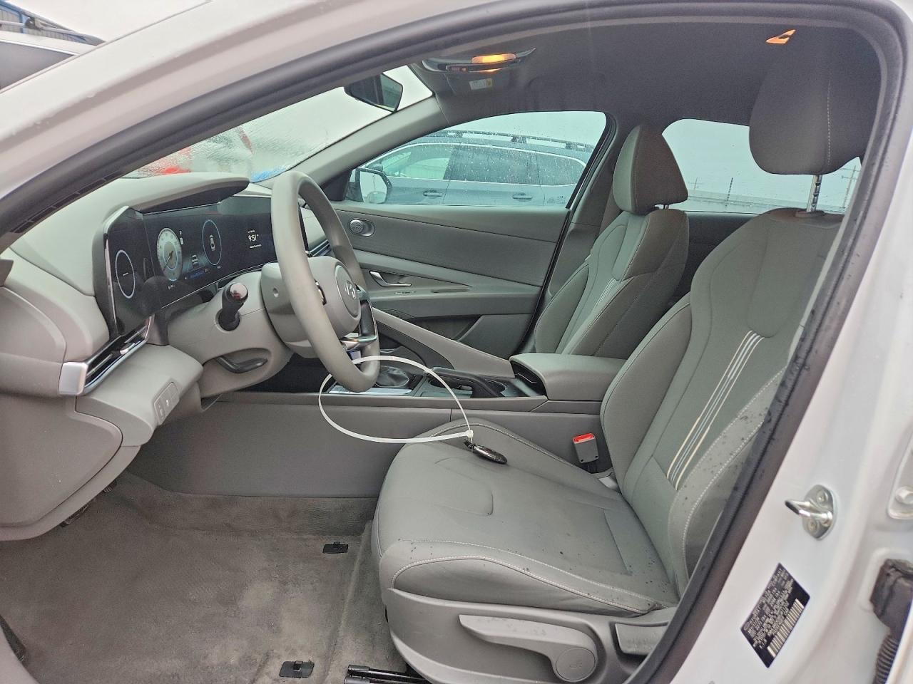 2024 Hyundai Elantra Sel - Image 7