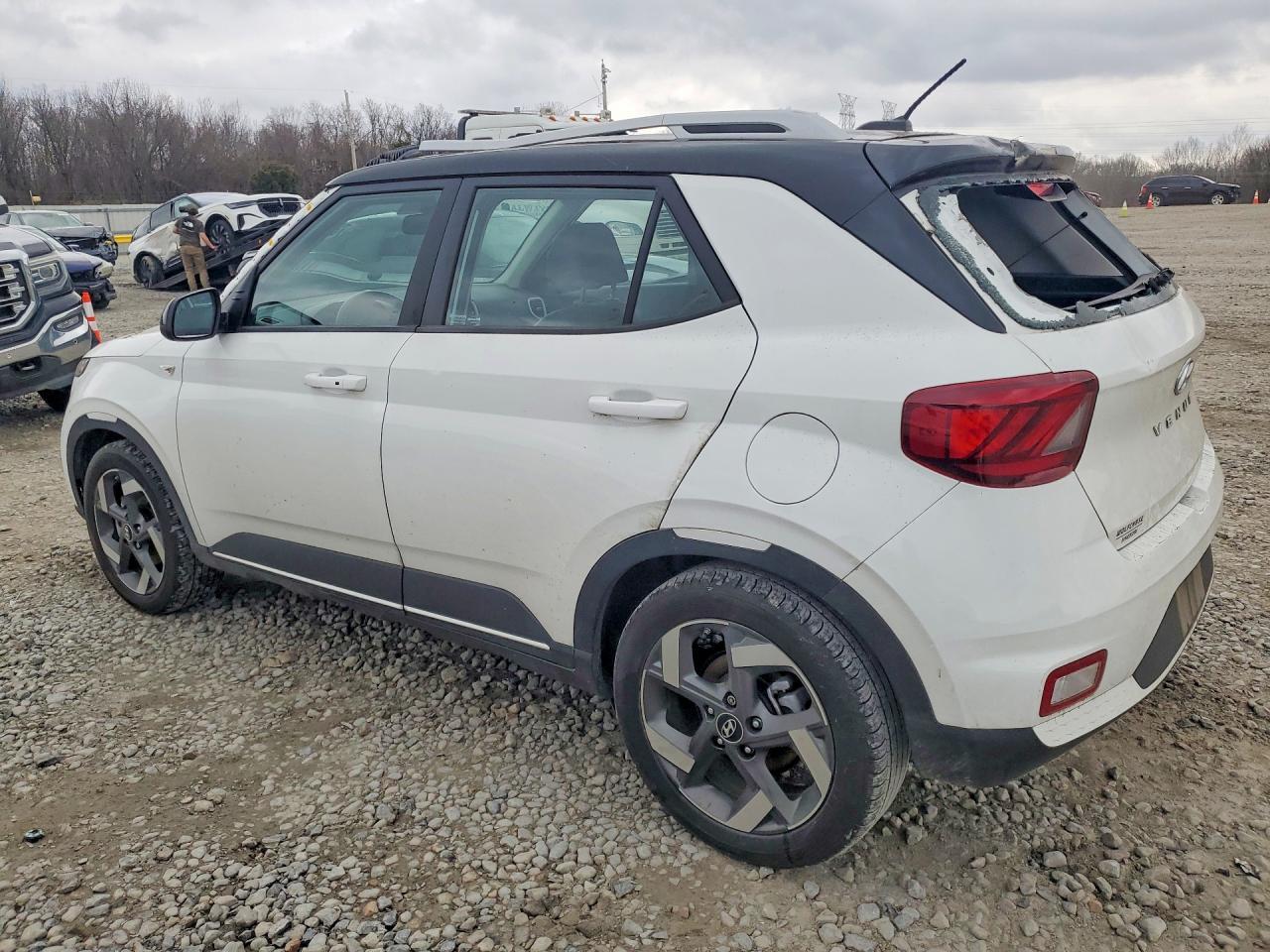 2025 Hyundai Venue Sel - Image 2