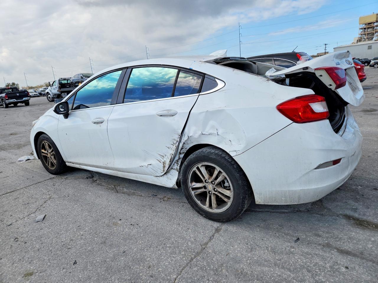 2017 Chevrolet Cruze Lt - Фото 2