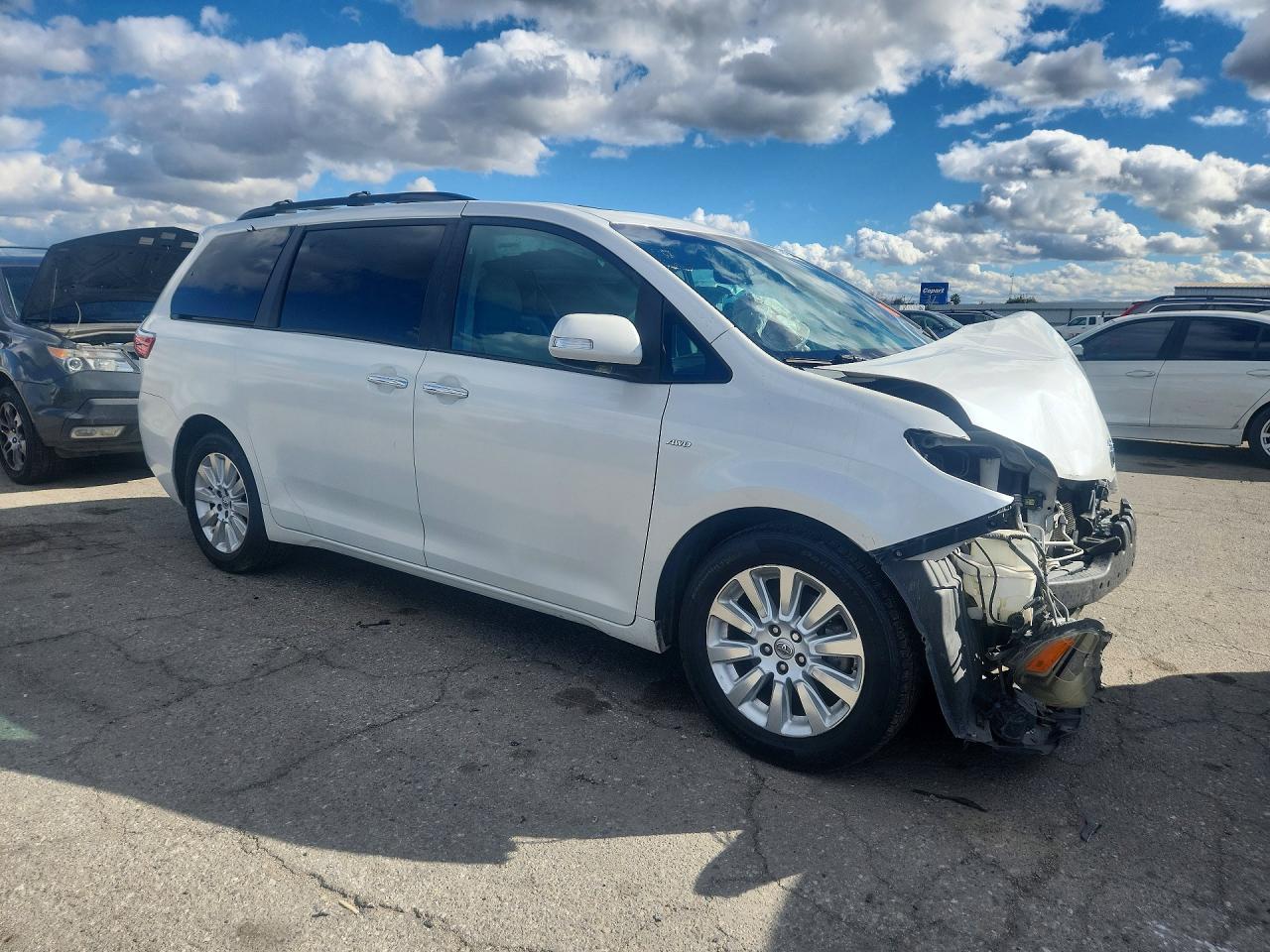 2016 Toyota Sienna Xle - Фото 4