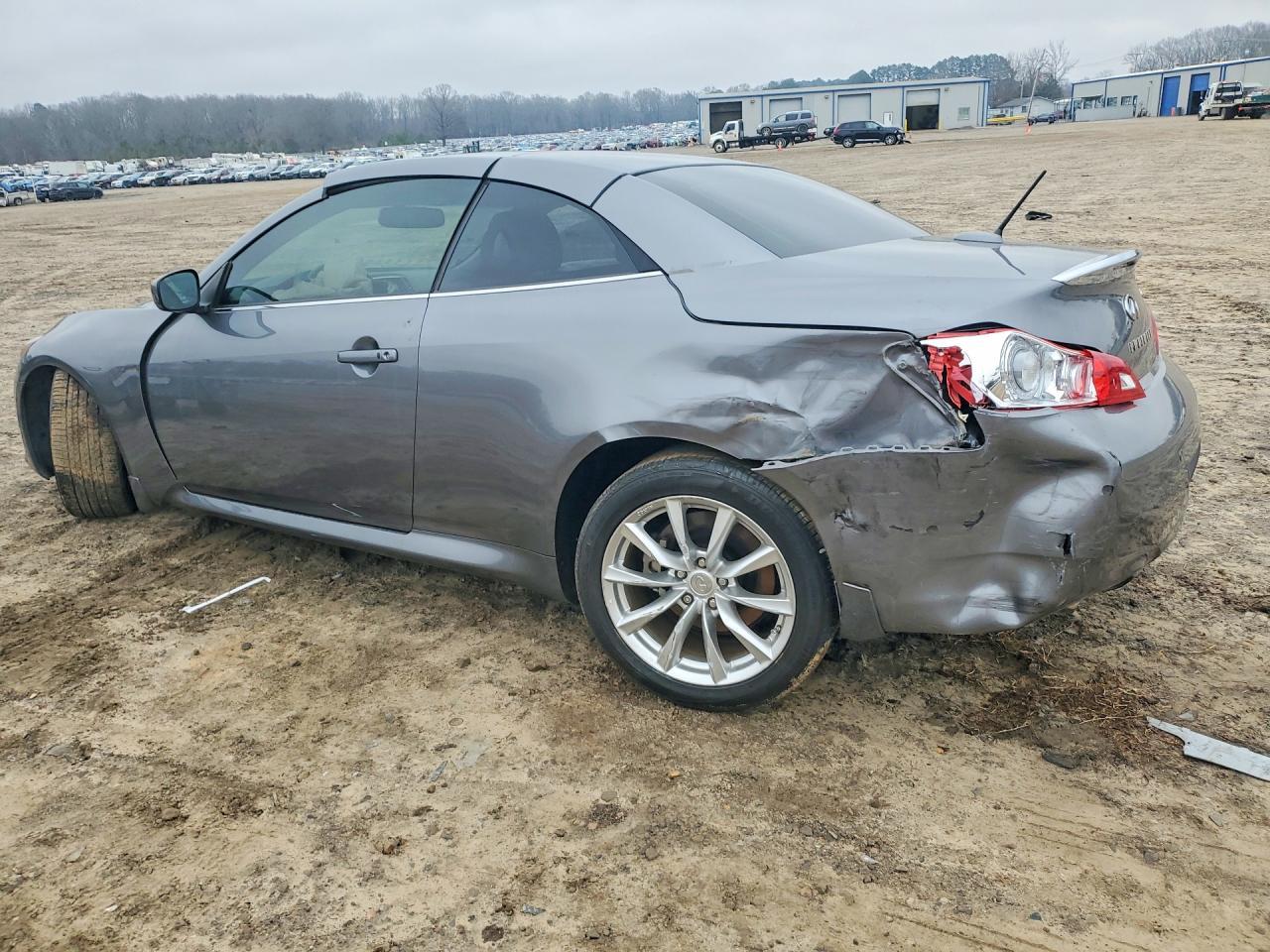 2012 Infiniti G37 Convertible Base - Фото 2