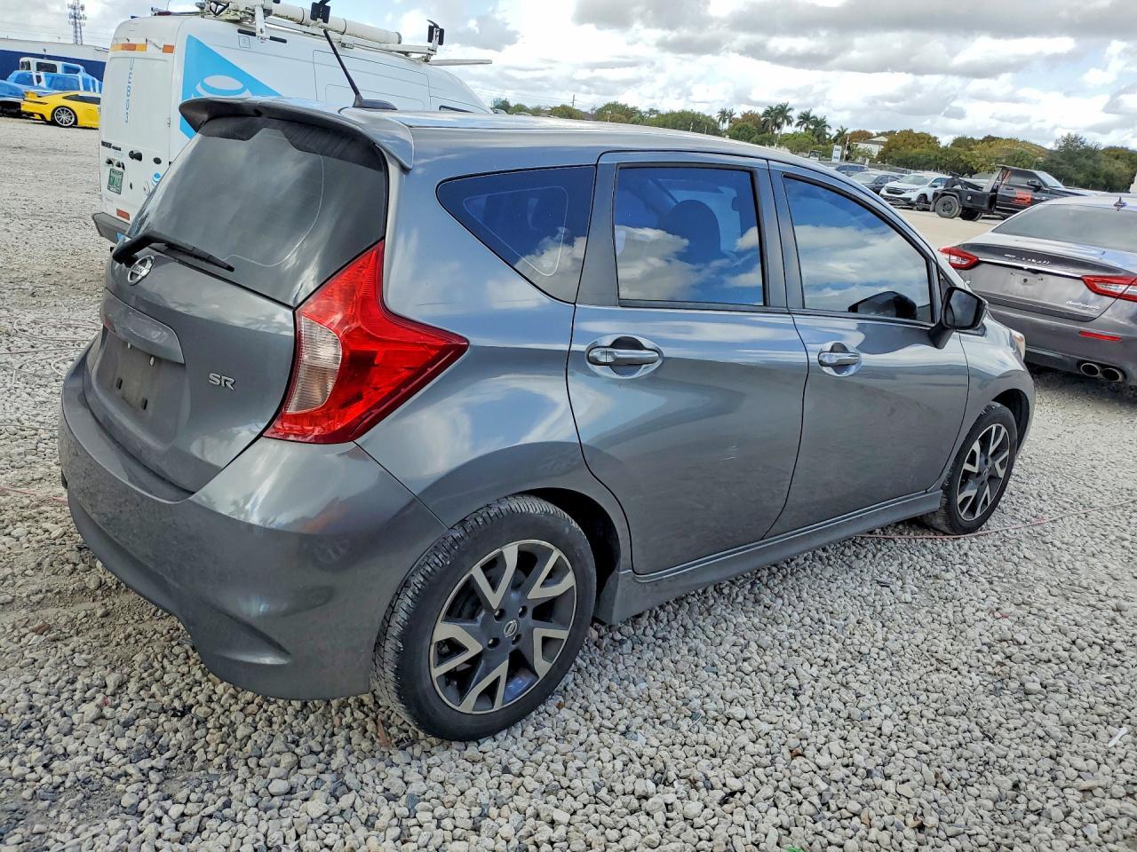 2017 Nissan Versa Note S - Фото 3