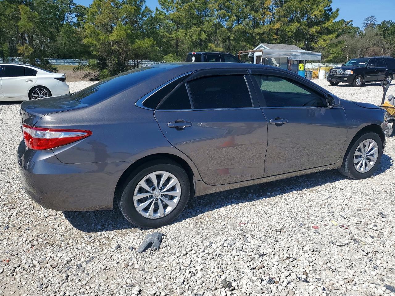 2017 Toyota Camry Le - Image 3