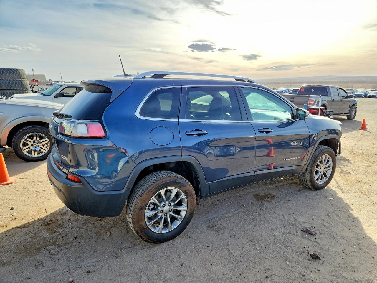 2019 Jeep Cherokee Latitude Plus - Image 3