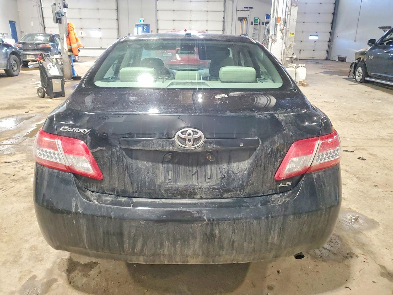 2011 Toyota Camry Base - Фото 6