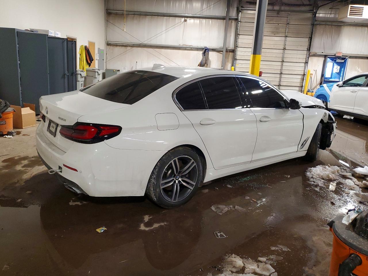2022 BMW 530 Xi - Фото 3