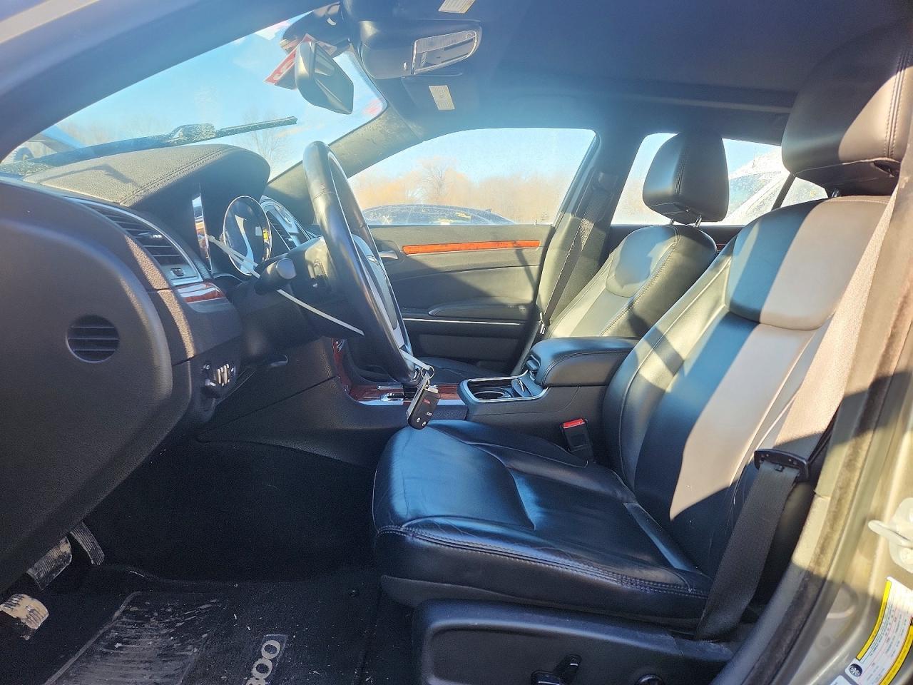 2014 Chrysler 300 - Фото 7