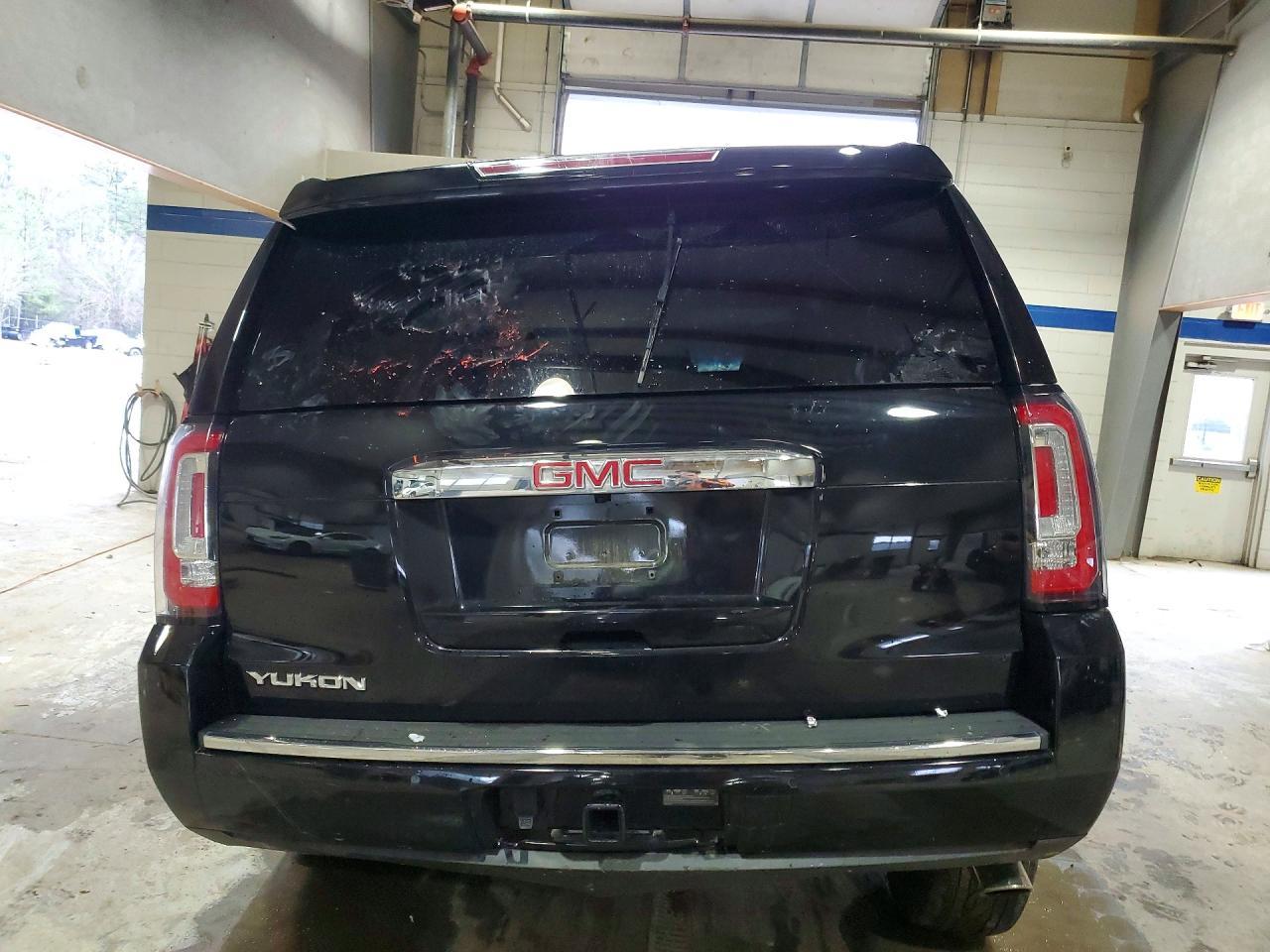 2017 GMC Yukon Denali - Image 6
