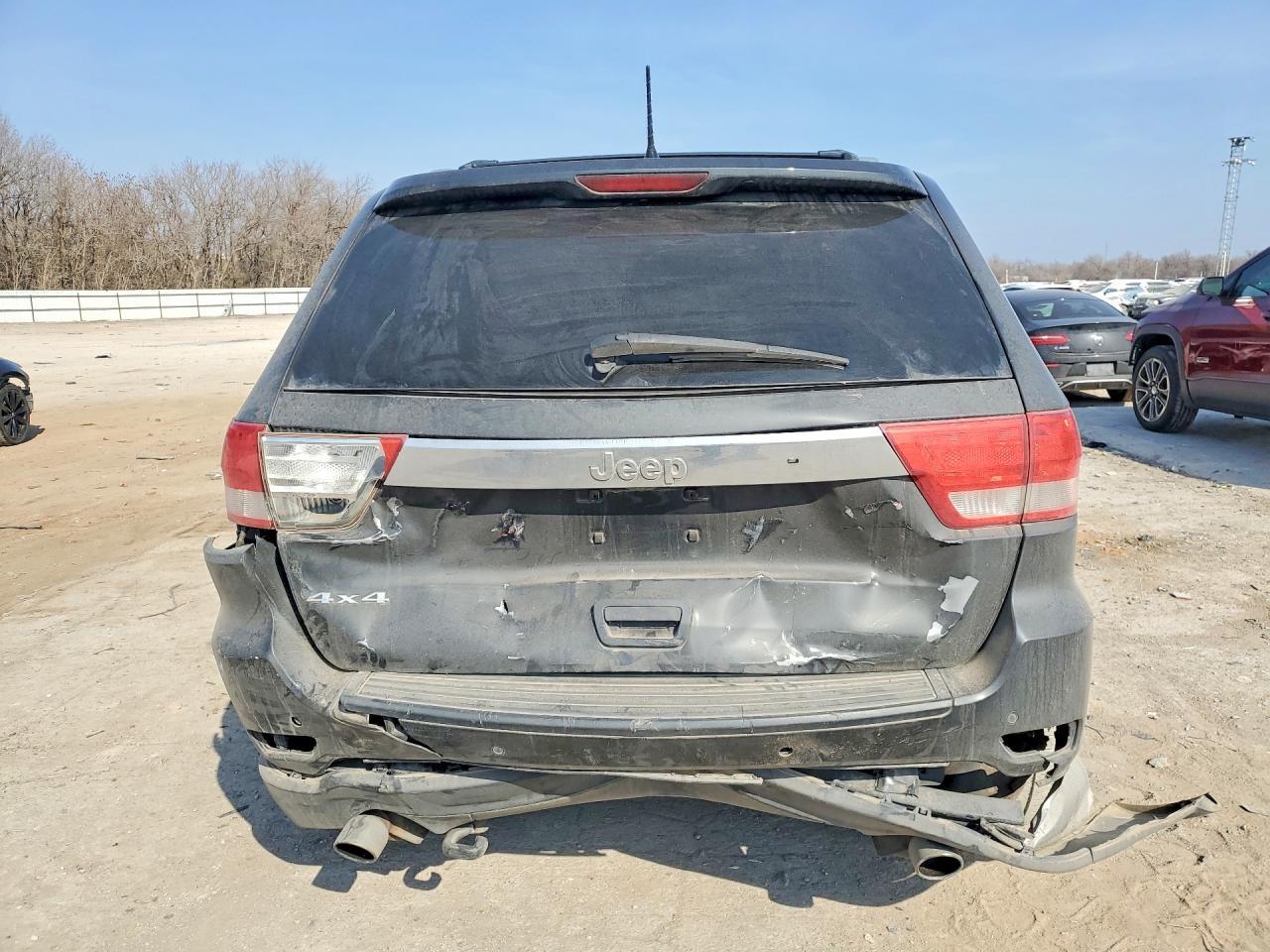 2011 Jeep Grand Cherokee Laredo - Image 6
