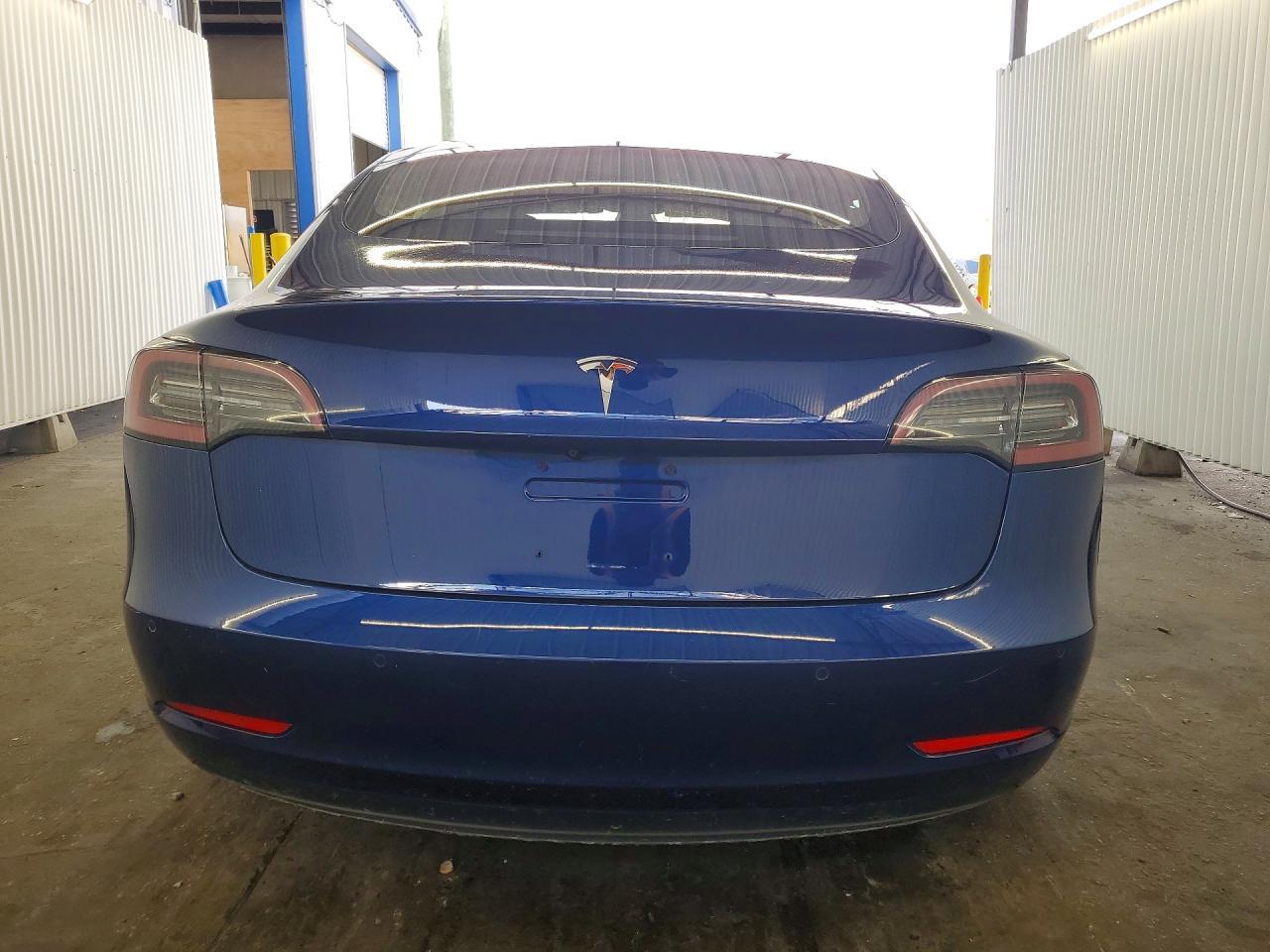 2018 Tesla Model 3 - Фото 6