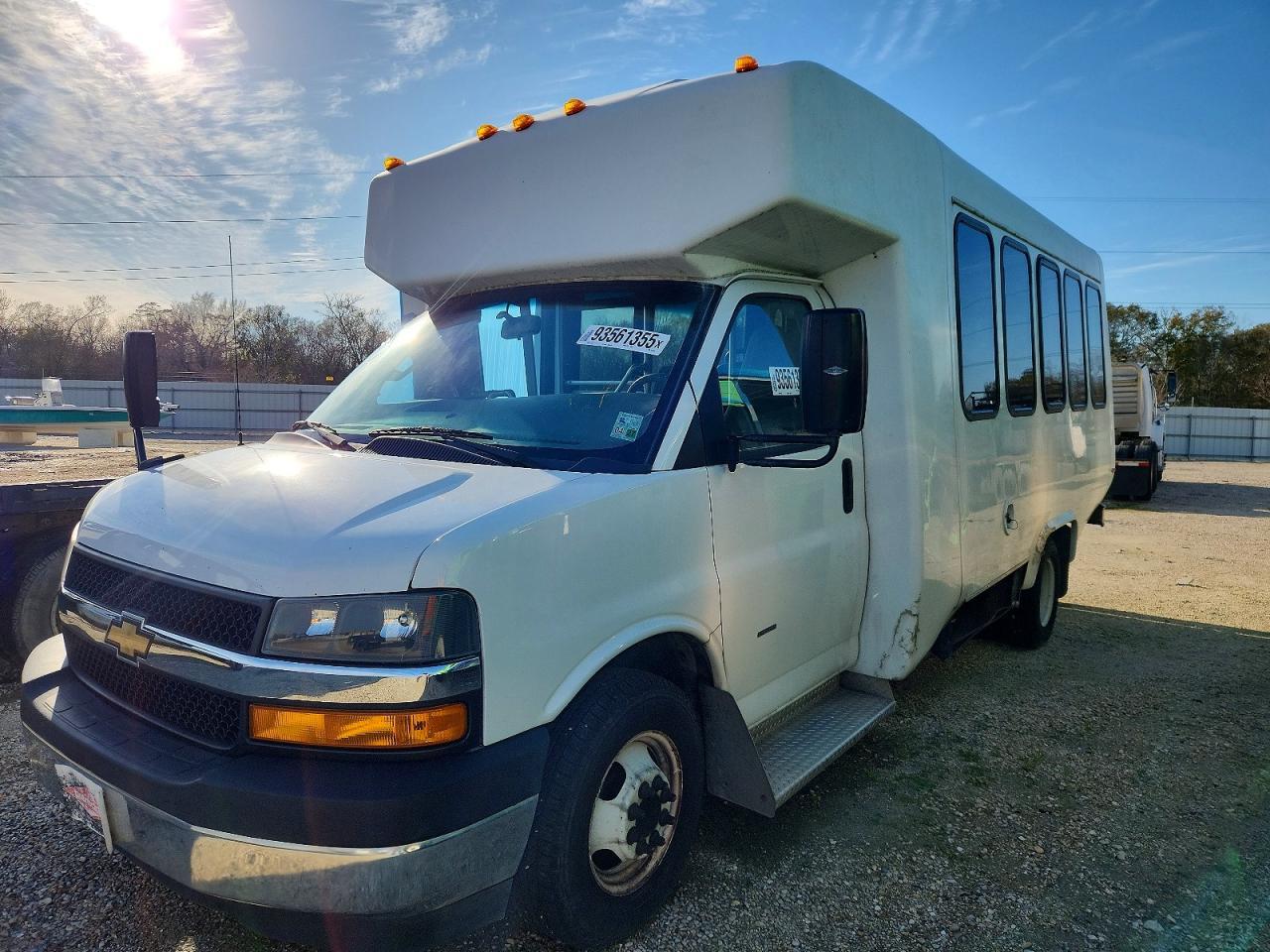 2021 Chevrolet Express G3500 - Wheelchair Shuttle Bus - R & D - Prifleet - Фото 2