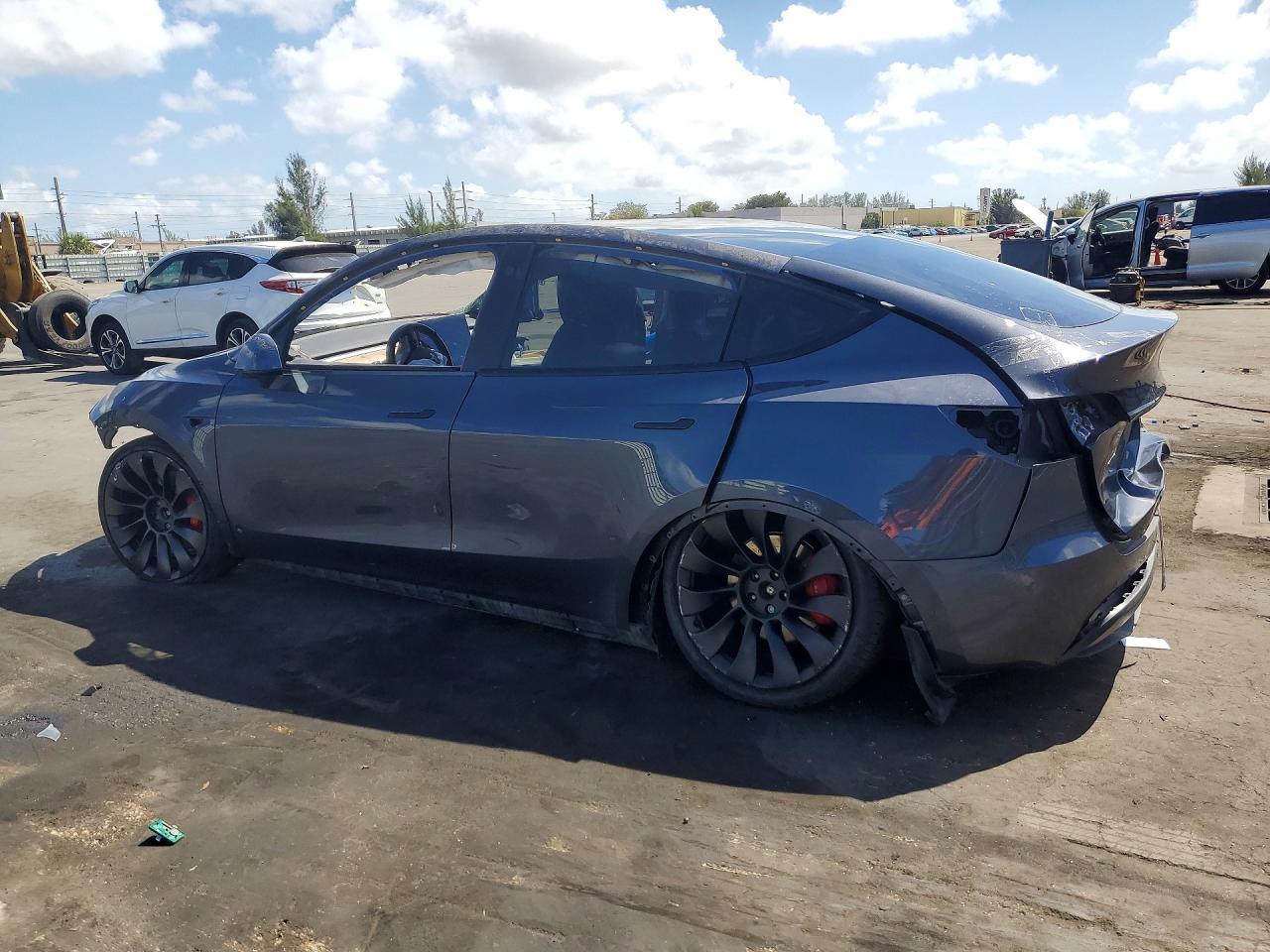 2022 Tesl Model Y - Фото 2