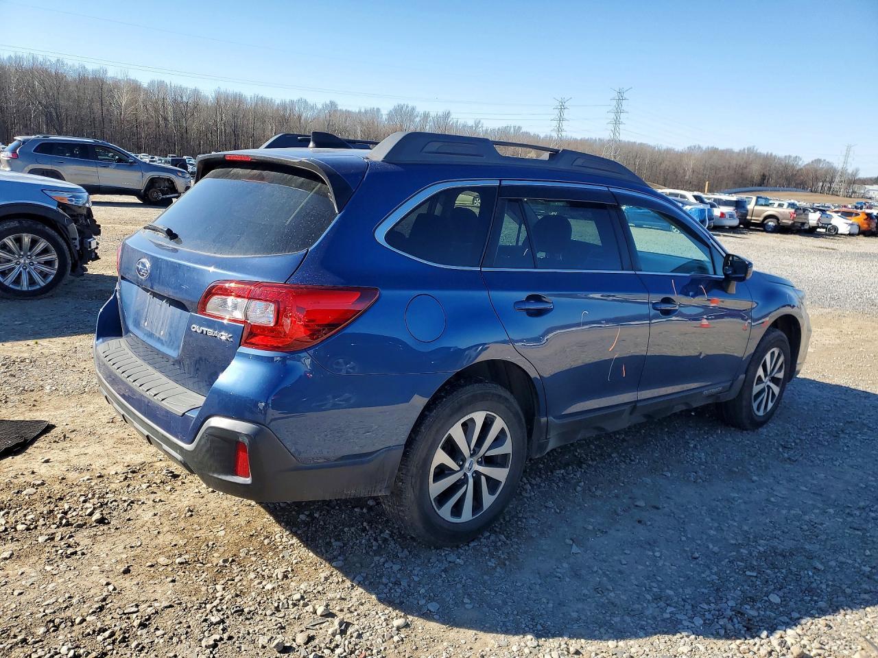 2019 Subaru Outback 2.5I Premium - Image 3