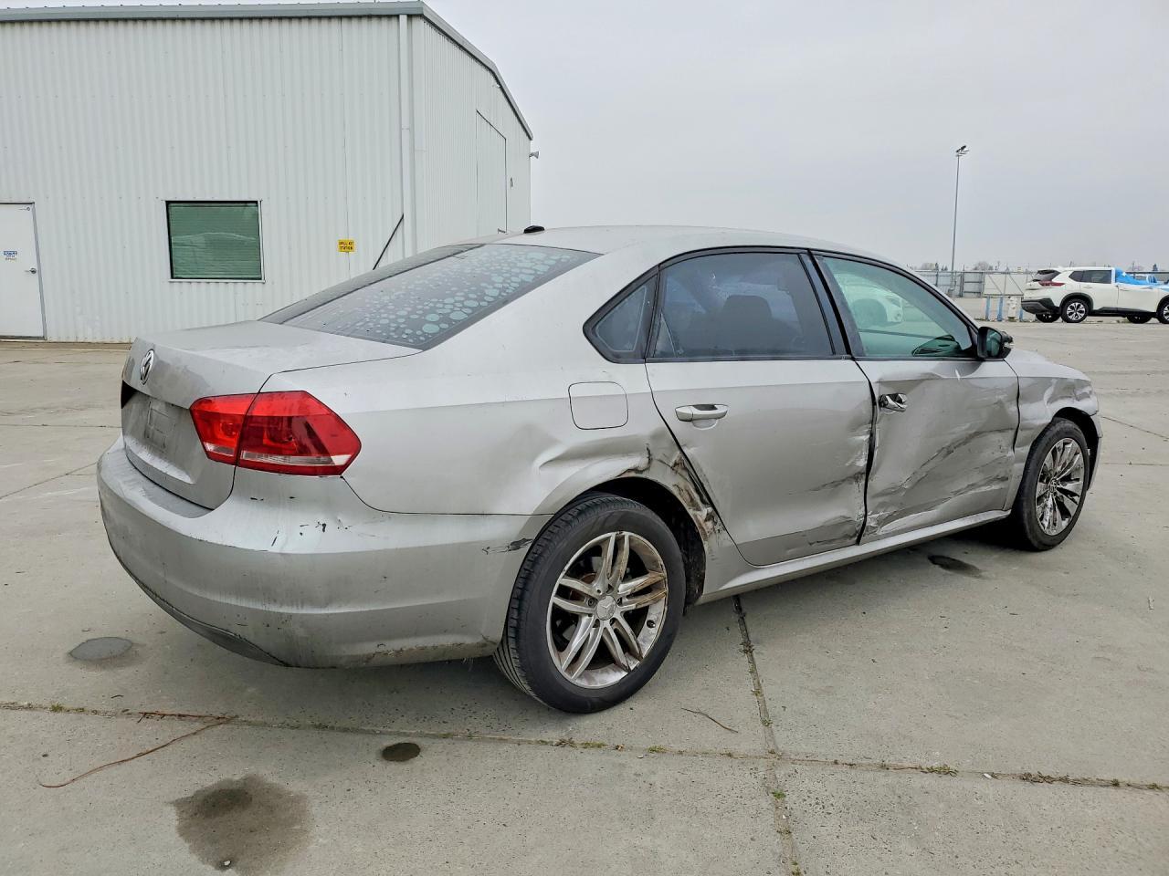 2013 Volkswagen Passat S - Image 3