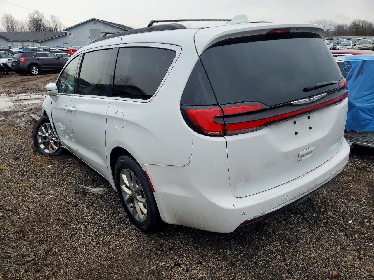 2022 Chrysler Pacifica Touring L - Фото 2