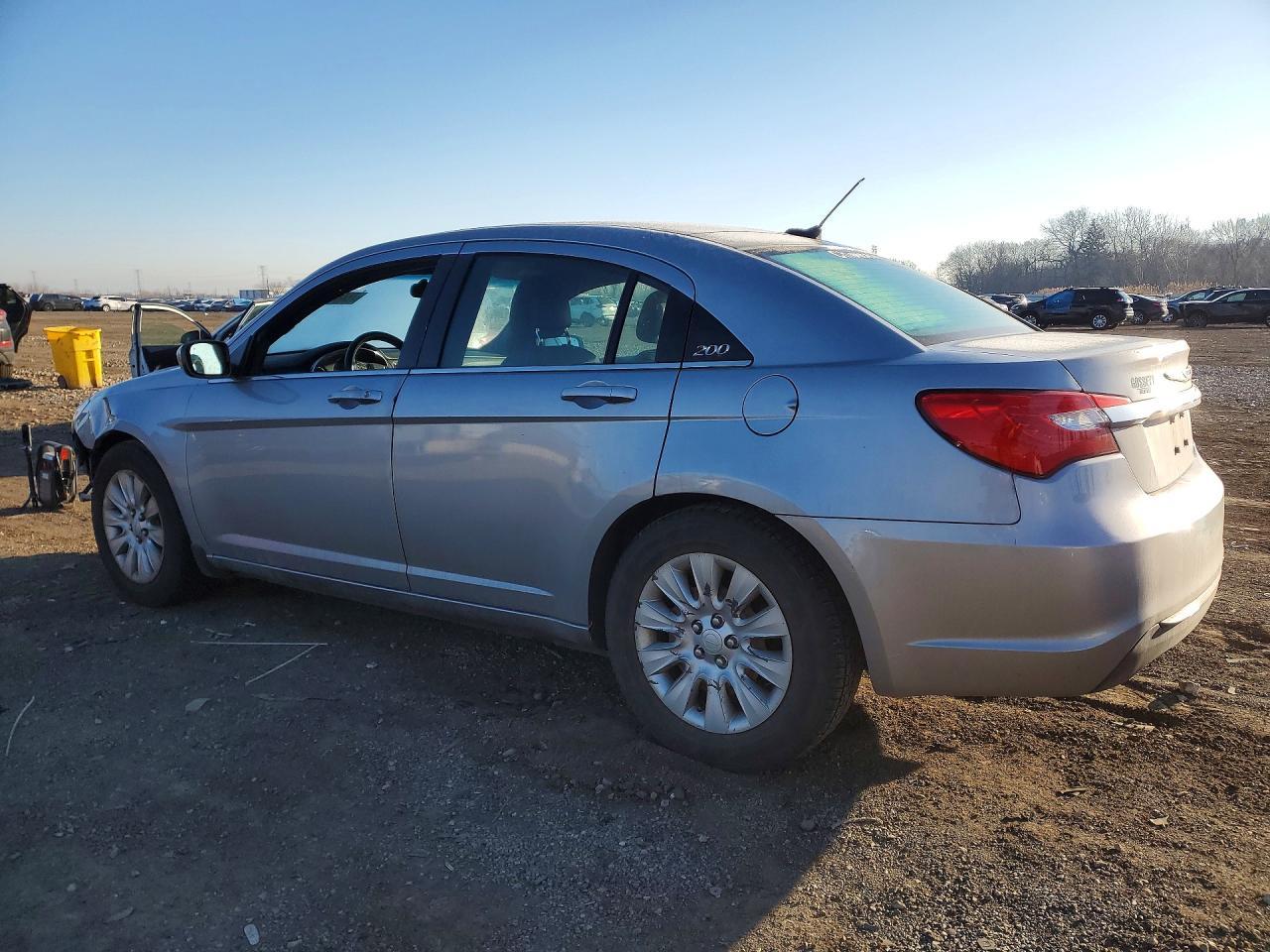 2014 Chrysler 200 Lx - Image 2