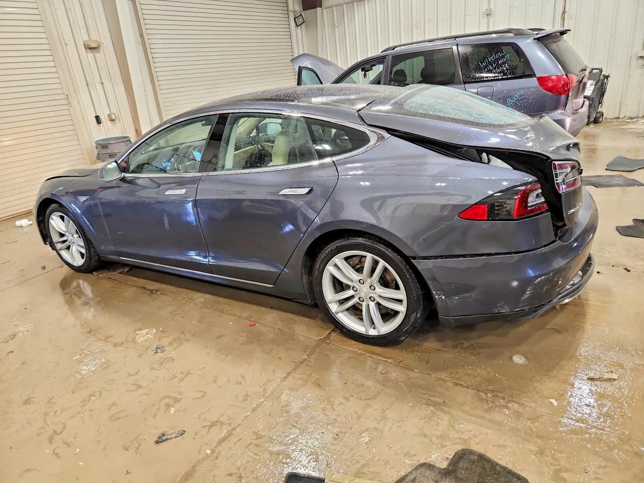 2015 Tesla Model S - Фото 2