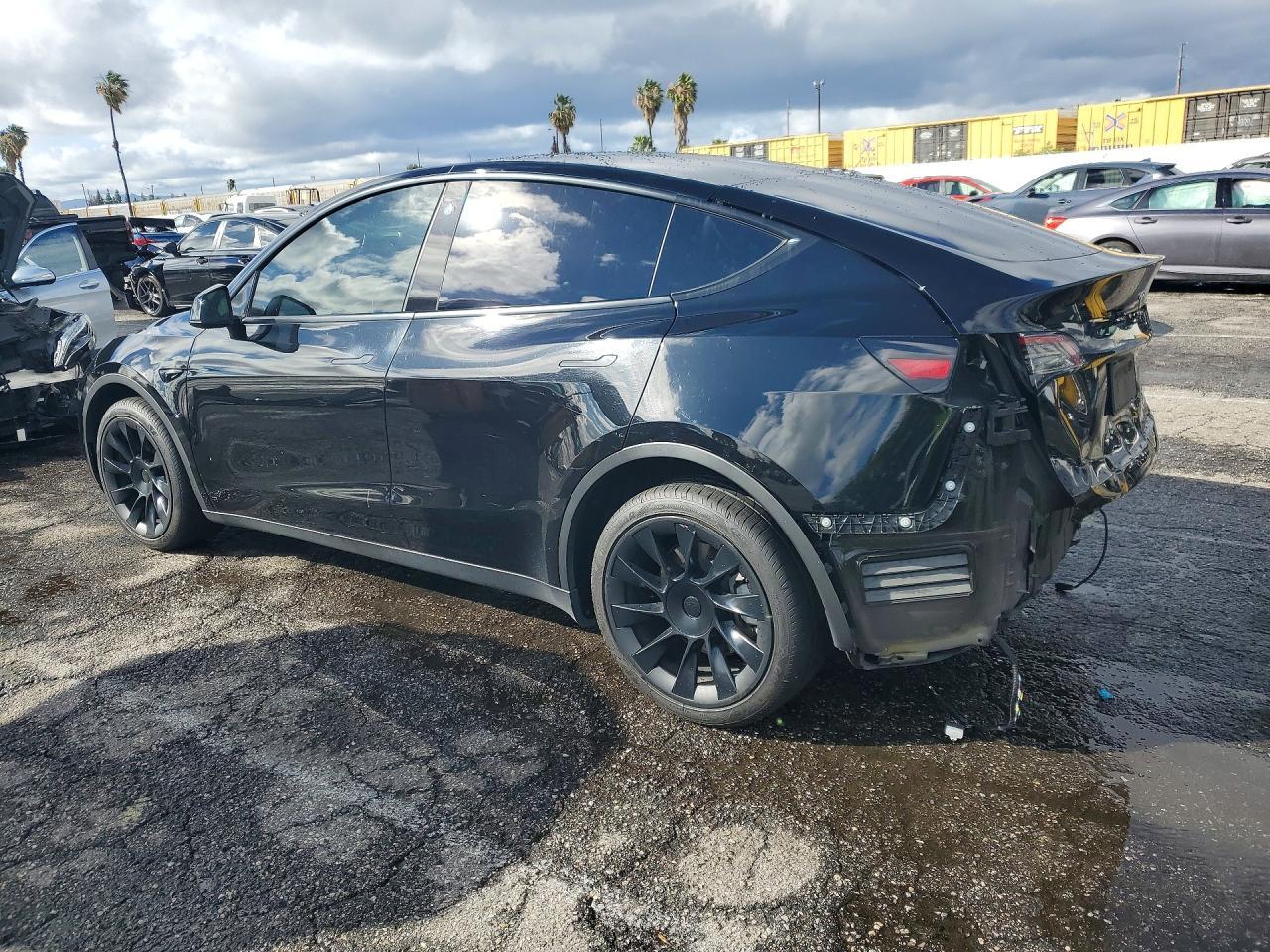 2023 Tesla Model Y - Image 2