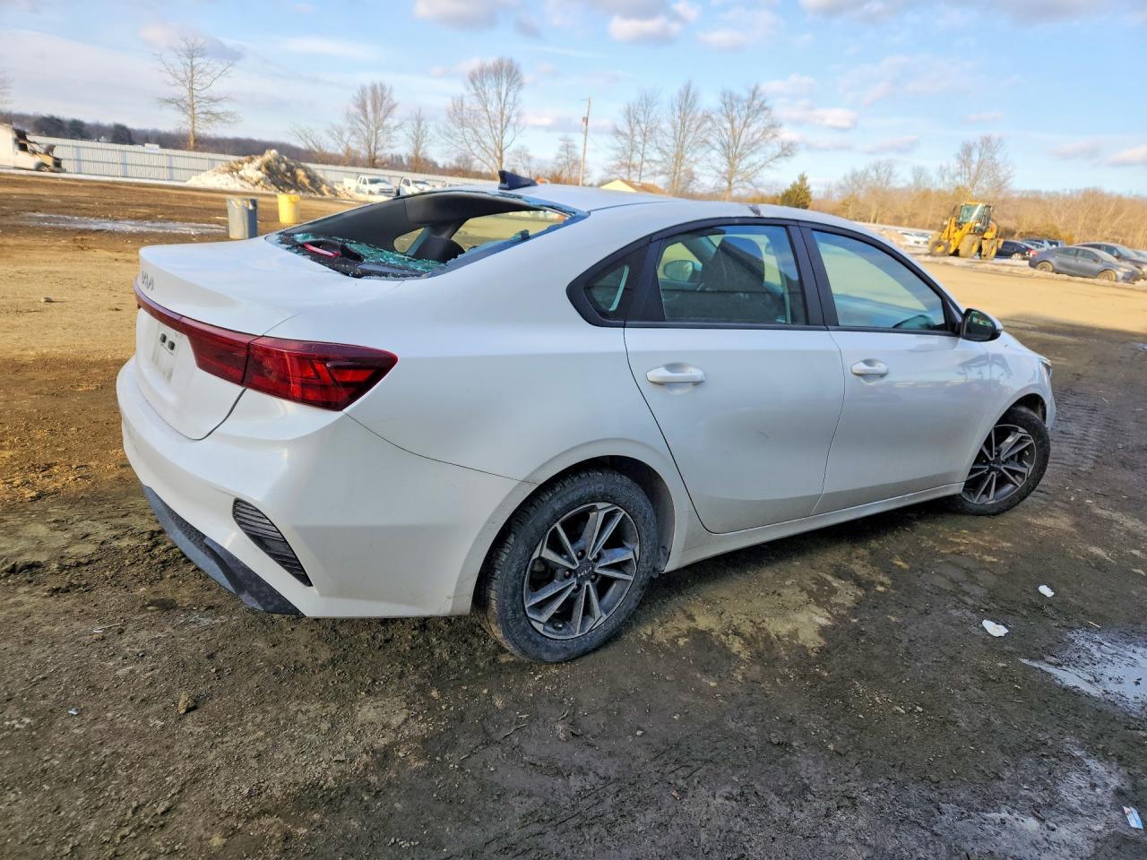 2023 Kia Forte Lxs - Image 3