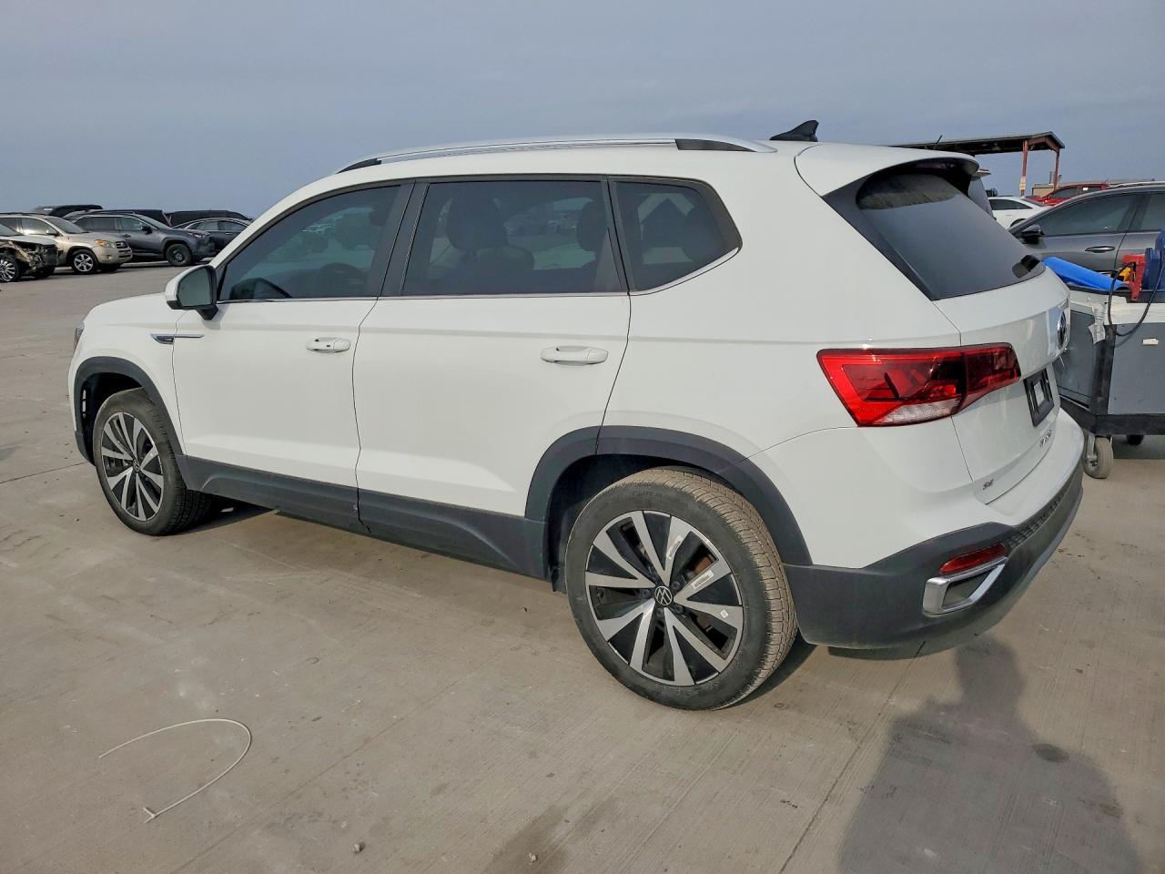 2024 Volkswagen Taos Se - Image 2