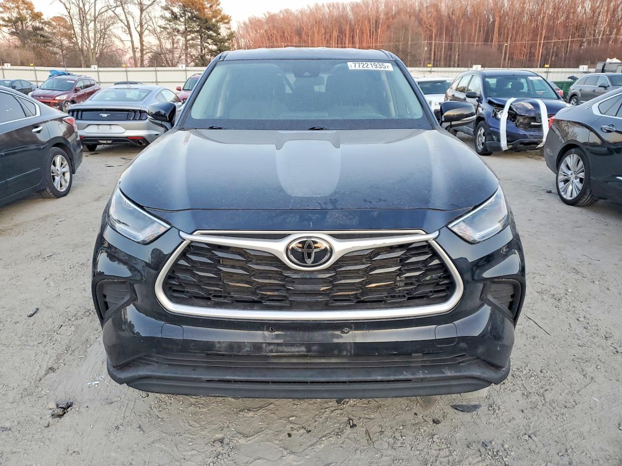 2021 Toyota Highlander L - Image 5