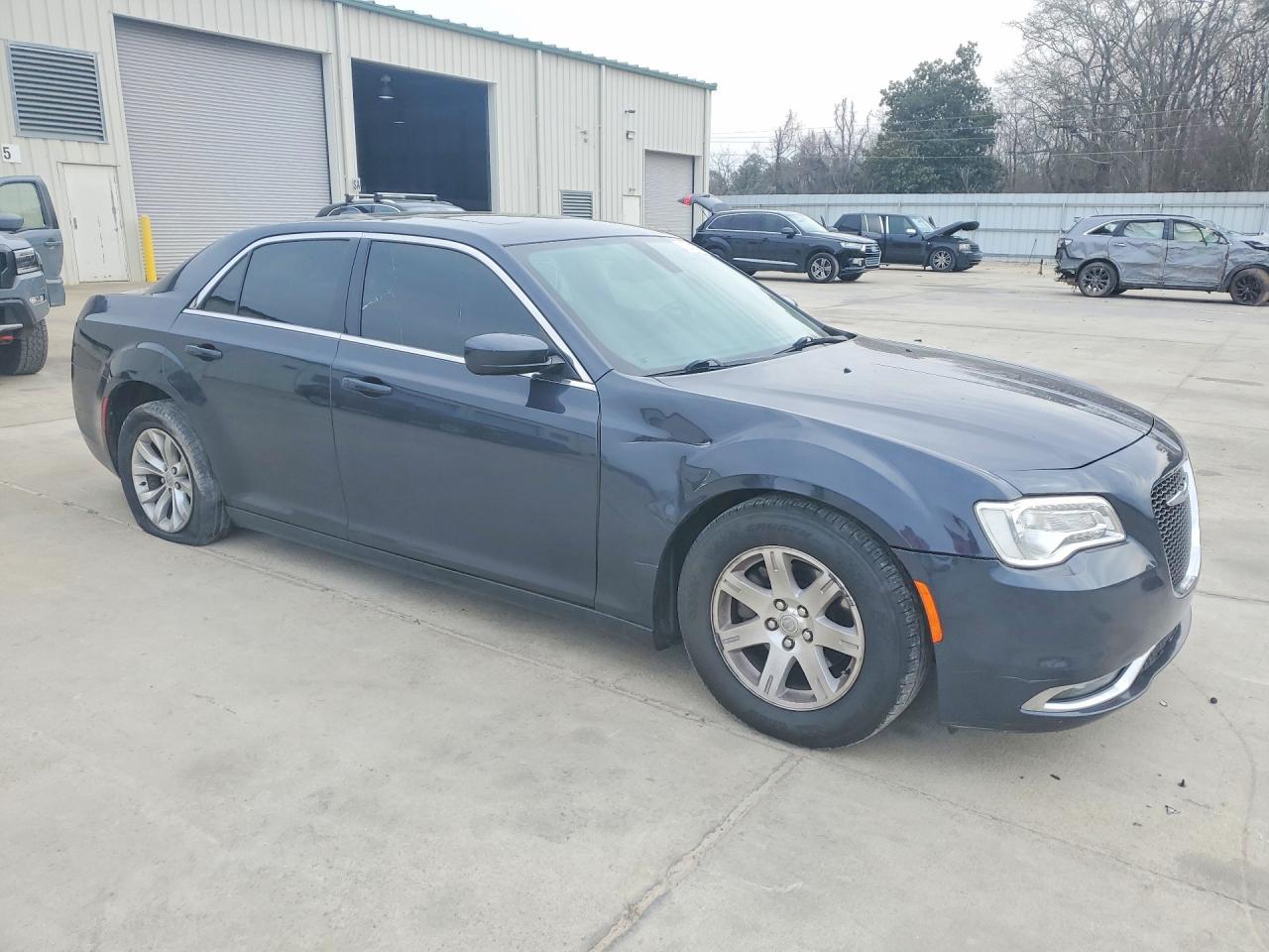 2016 Chrysler 300 - Image 4
