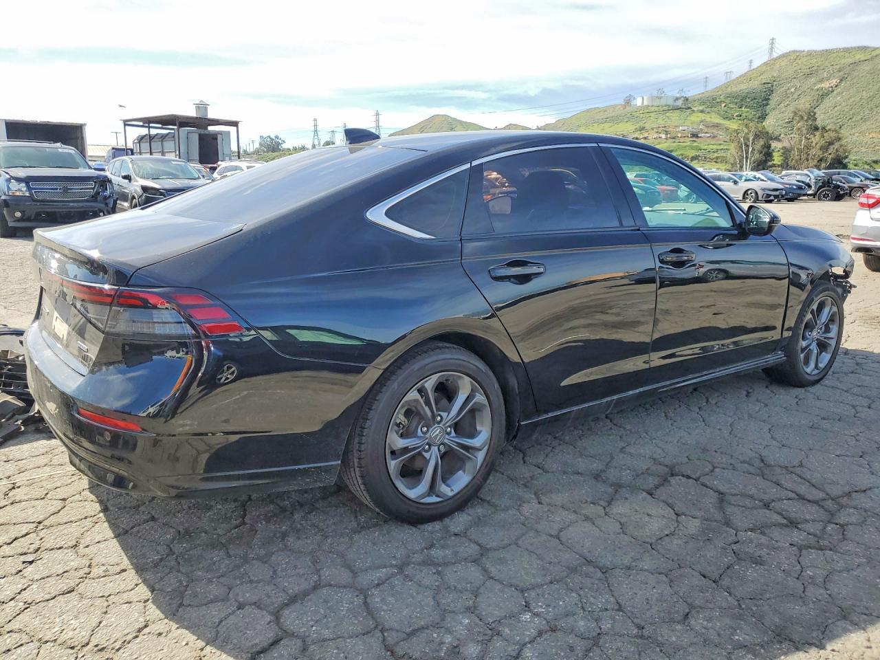 2023 Honda Accord Hybrid Exl - Image 3