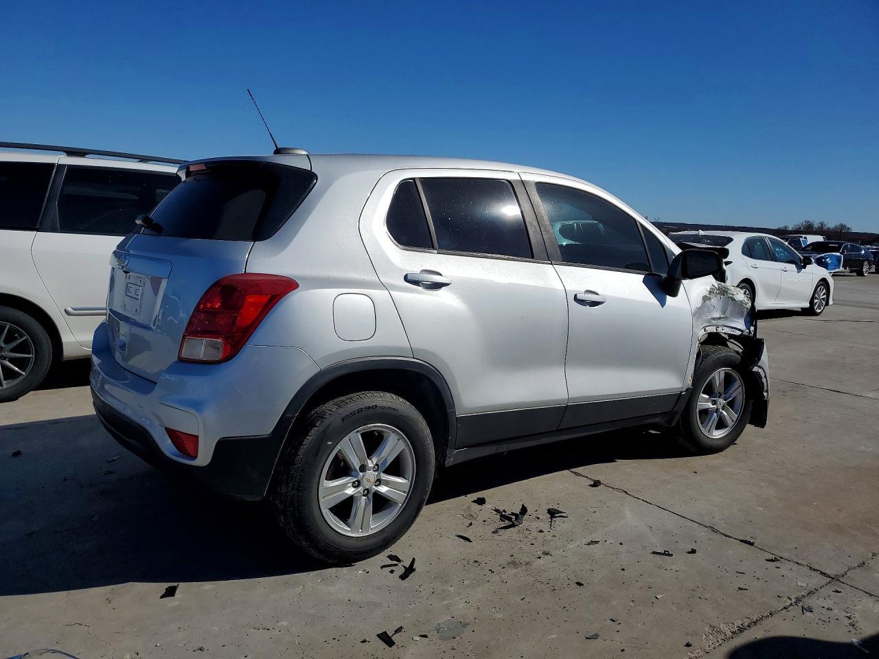 2018 Chevrolet Trax Ls - Image 3