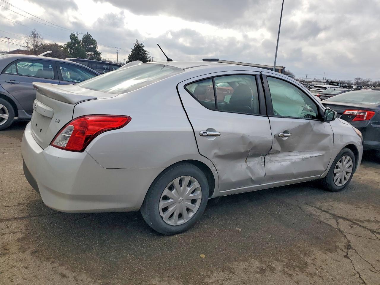 2019 Nissan Versa Sv - Image 3
