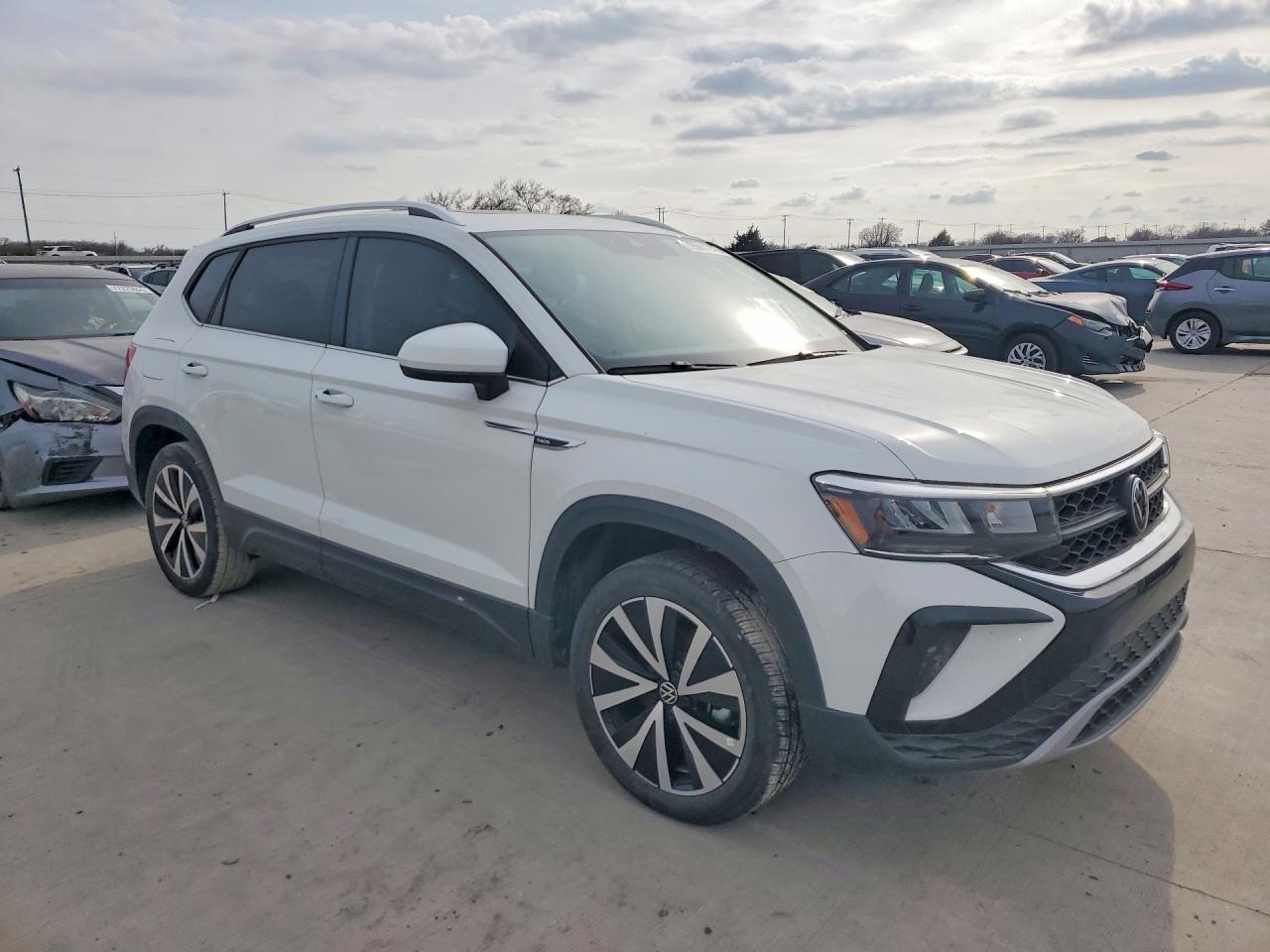 2024 Volkswagen Taos Se - Image 4