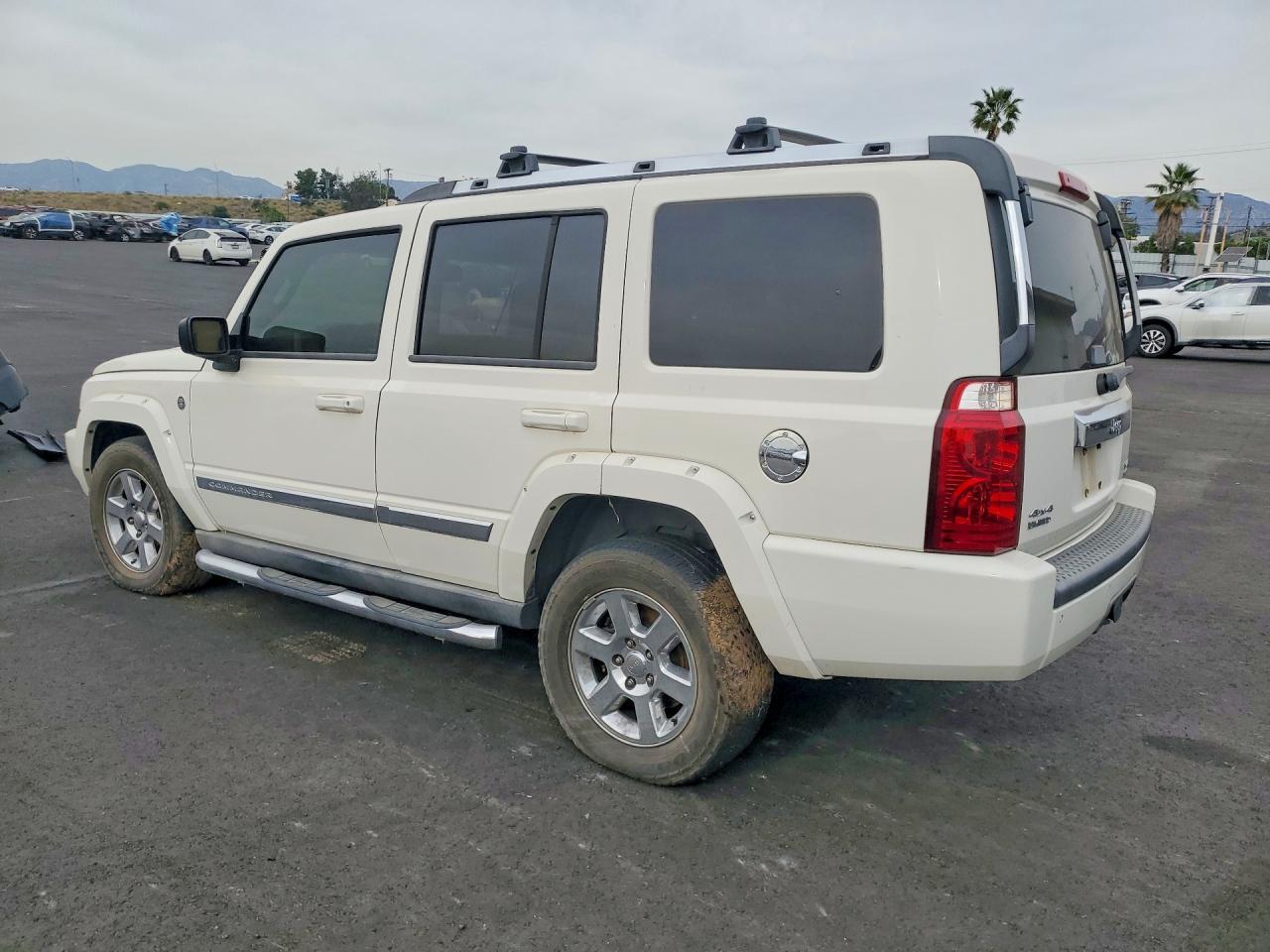 2014 Jeep Commander Limited - Image 2