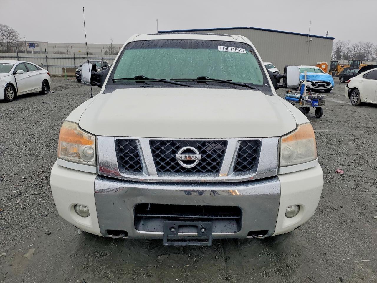 2010 Nissan Titan Se - Image 5