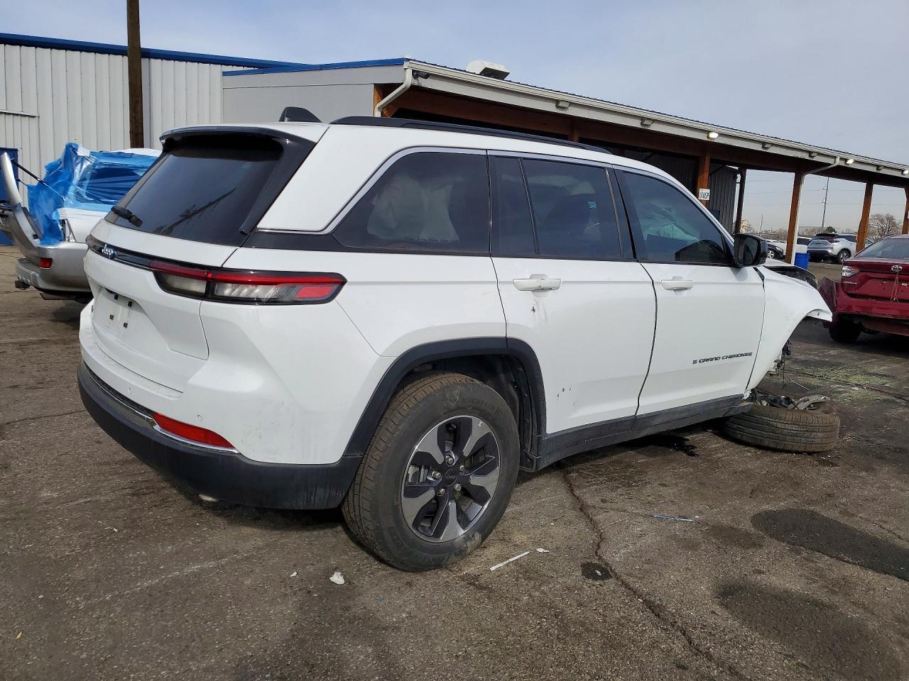 2025 Jeep Grand Cherokee 4Xe - Image 3