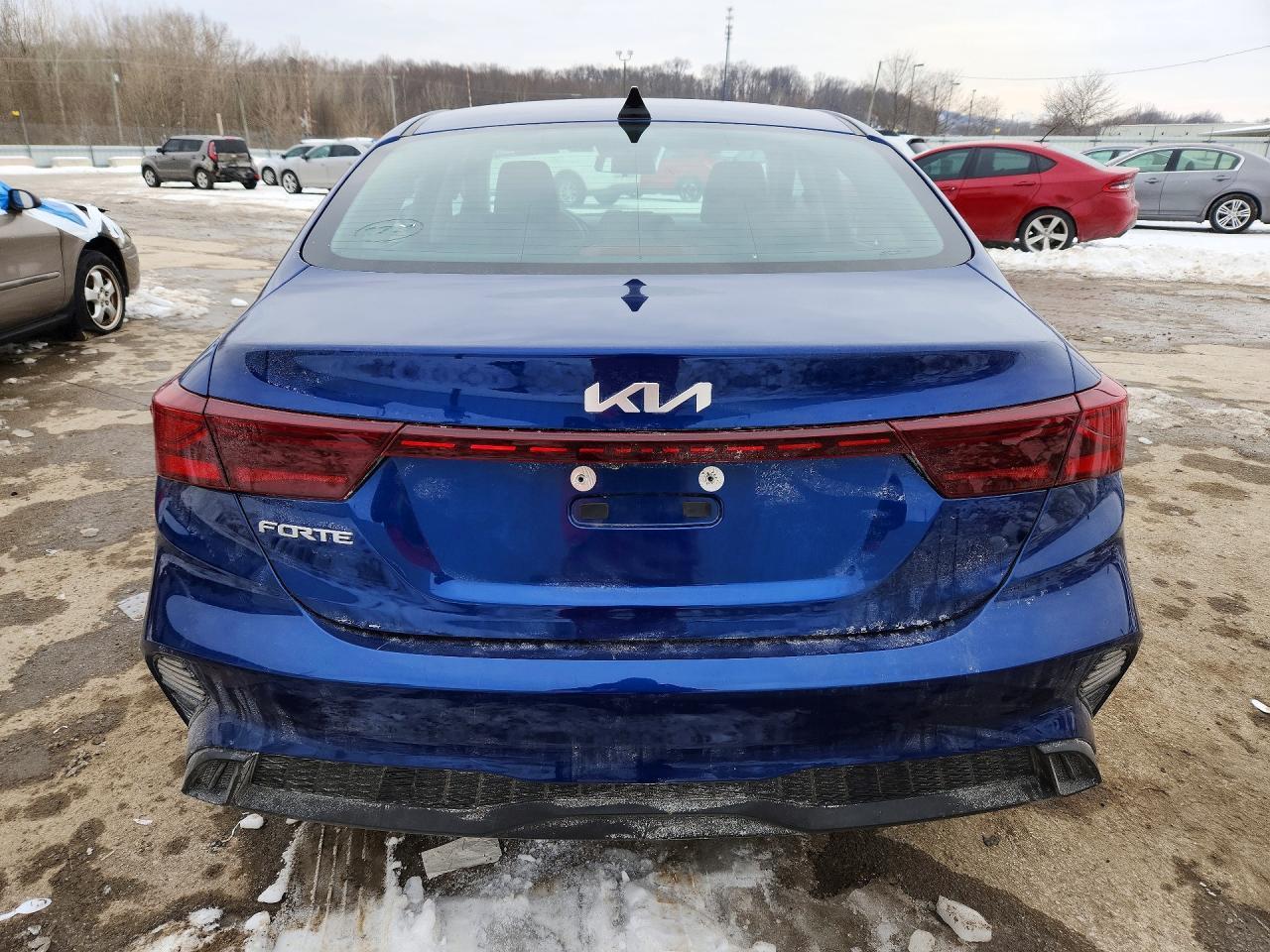 2023 Kia Forte Lxs - Image 6