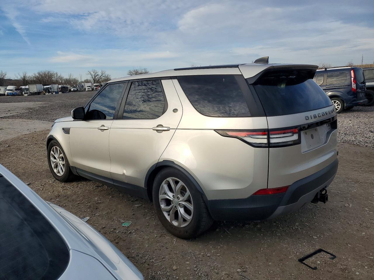 2017 Land Rover Discovery Se - Image 2