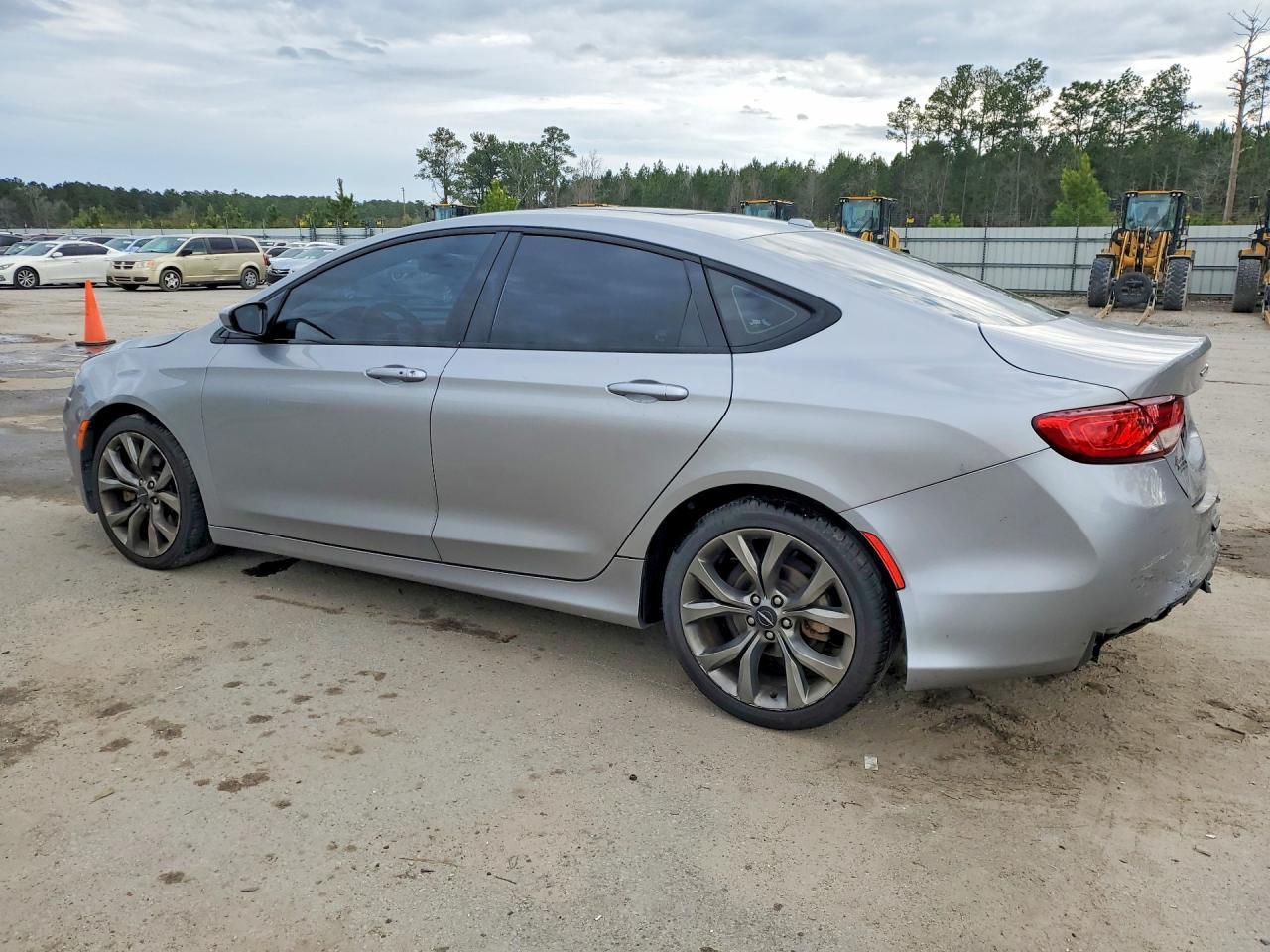2015 Chrysler 200 S - Фото 2