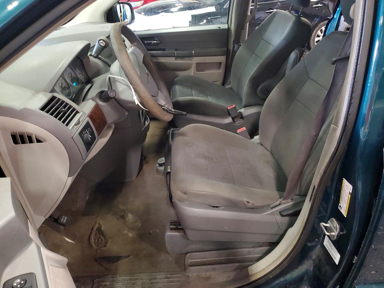 2009 Chrysler Town & Country Lx - Image 7