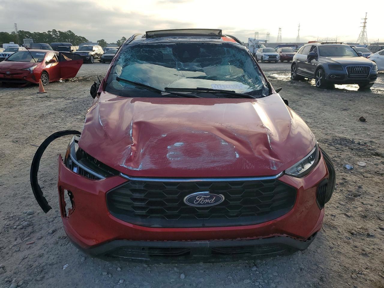 2025 Ford Escape St Line - Image 5