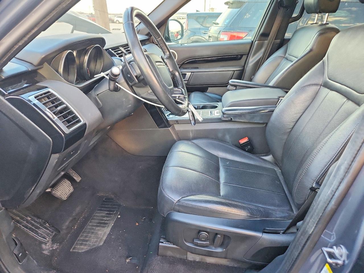 2020 Land Rover Discovery Se - Фото 7