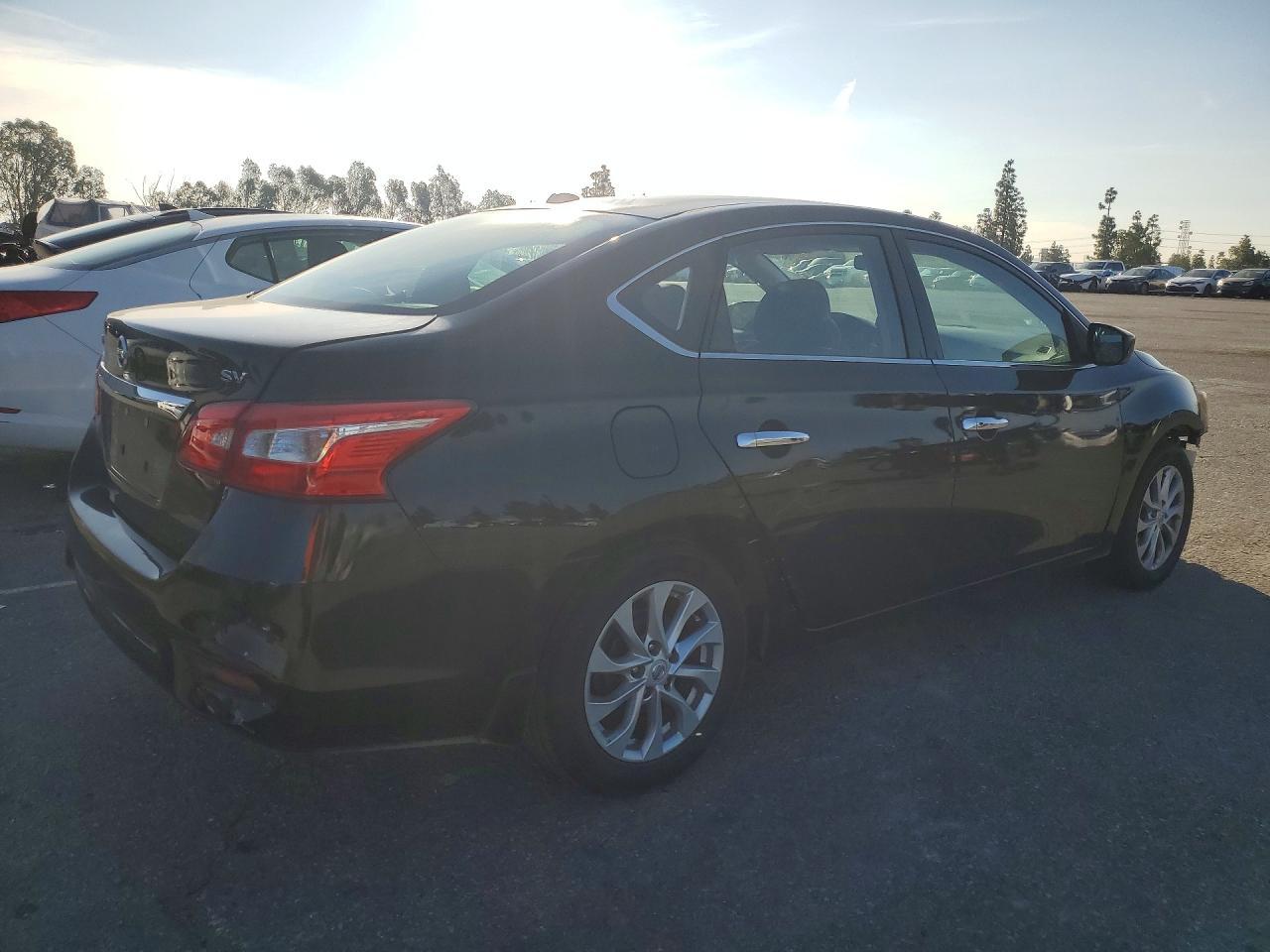 2018 Nissan Sentra Sv - Фото 3