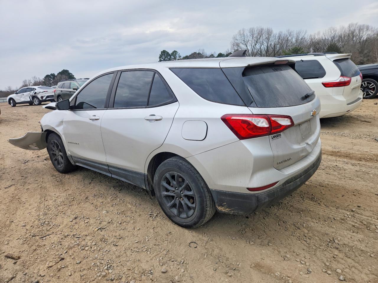 2020 Chevrolet Equinox Ls - Фото 2