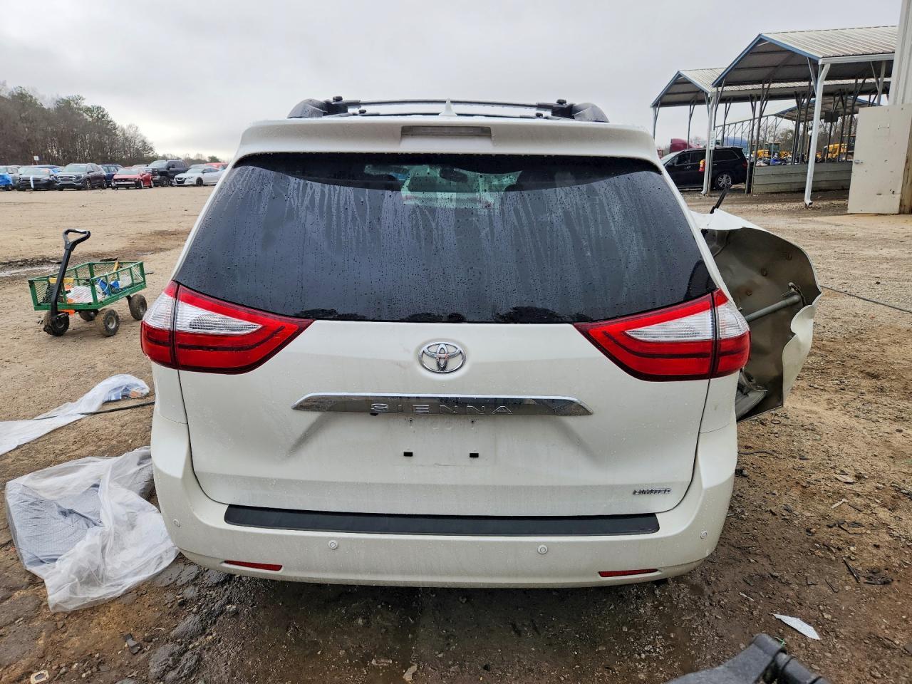 2017 Toyota Sienna Limited 7-Passenger - Image 6