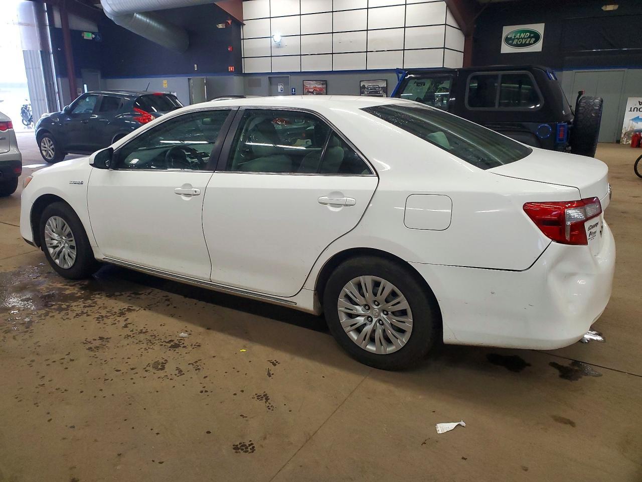 2012 Toyota Camry Hybrid - Image 2