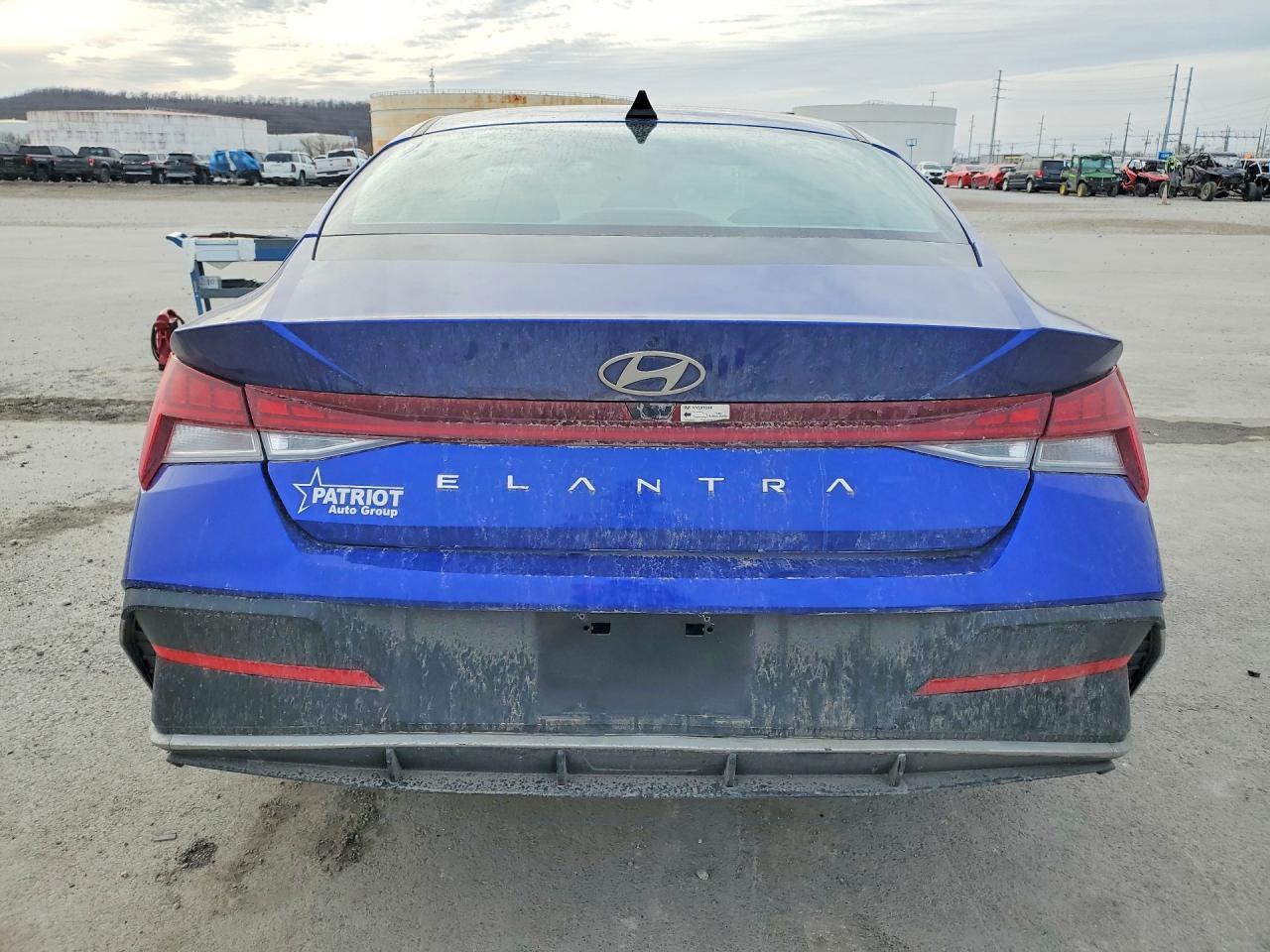 2025 Hyundai Elantra Sel - Image 6